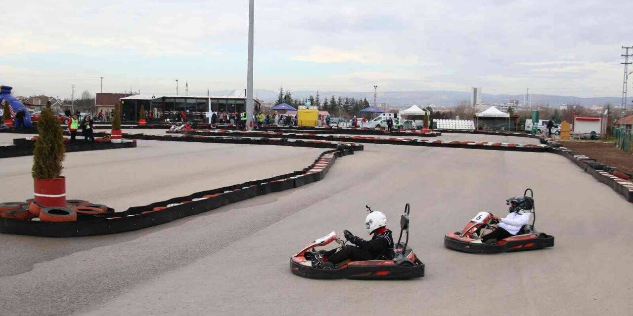 Üniversiteli kartingciler pistte buluştu