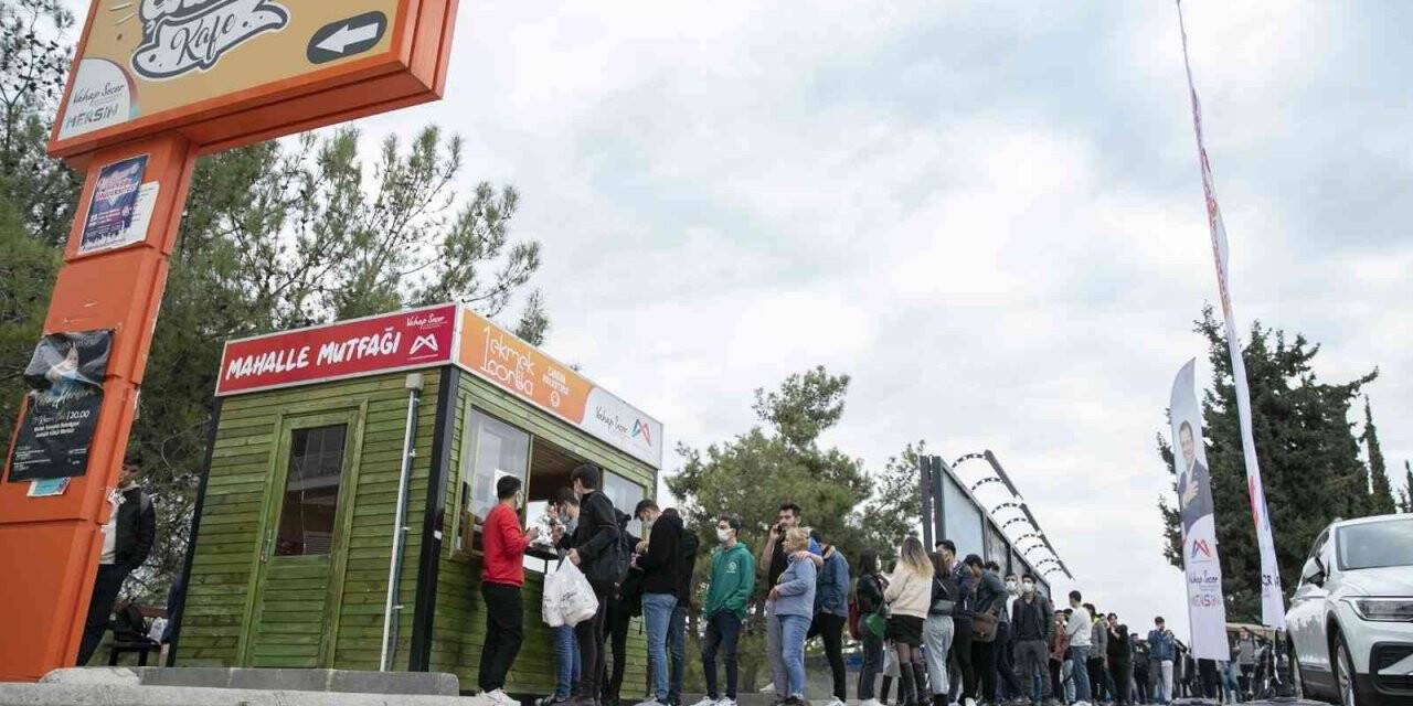Mersin’de ’mahalle mutfakları’ hizmeti üniversite önlerine geldi