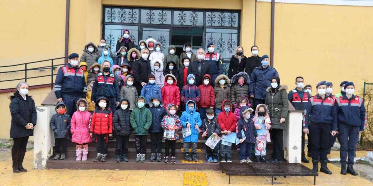Jandarmadan ilk ve ortaokul öğrencilerine ziyaret
