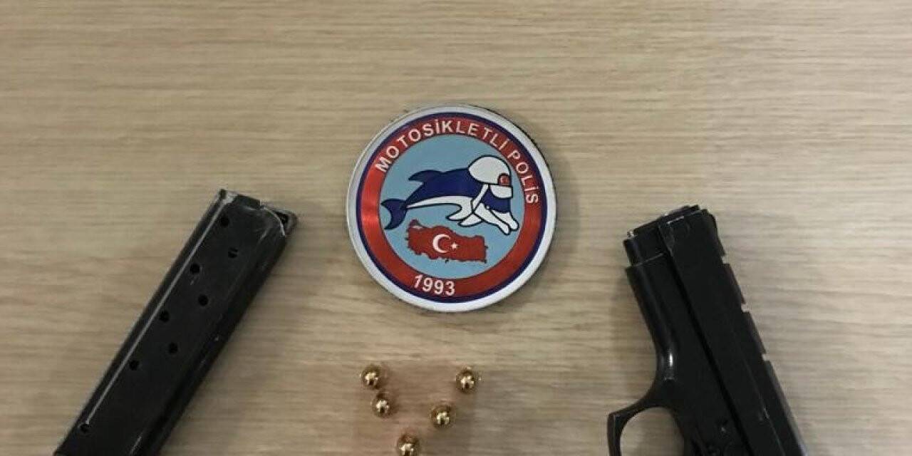 Şüphe üzerine durdurulan otomobilde ruhsatsız tabanca ele geçirildi