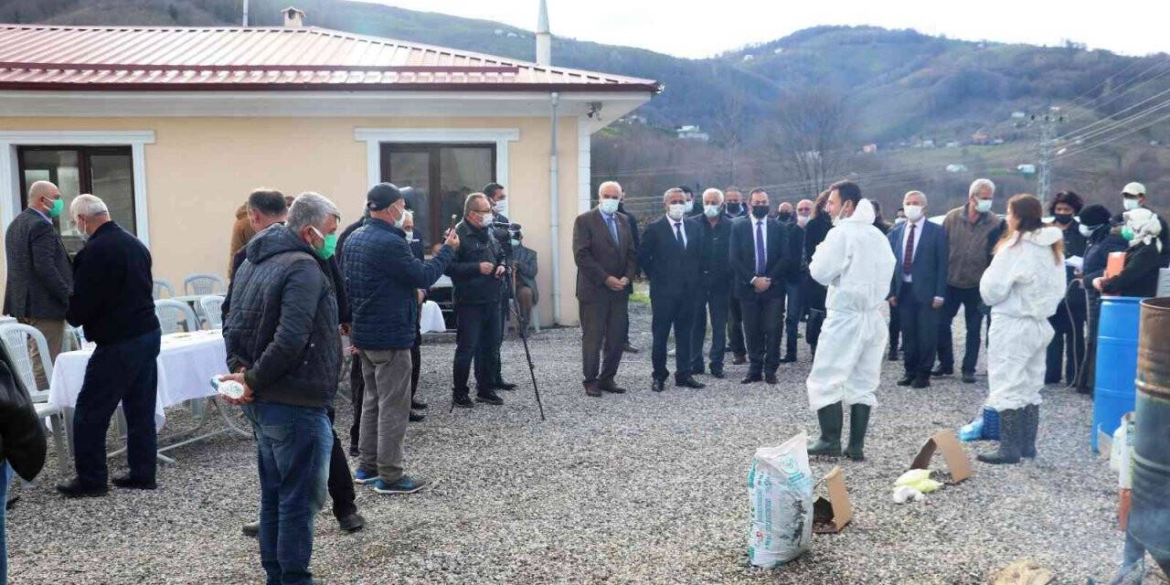Çiftçilere bulamaç ve asit yapımı uygulamalı olarak öğretildi