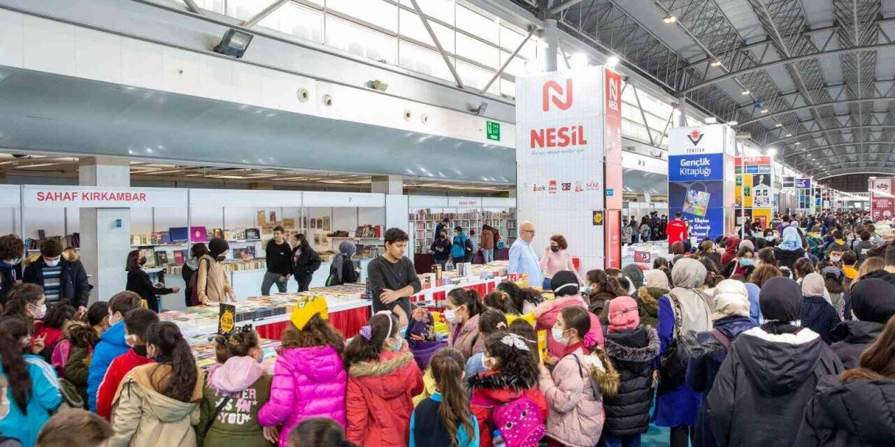 Bursa’nın kitapla buluşması sürüyor