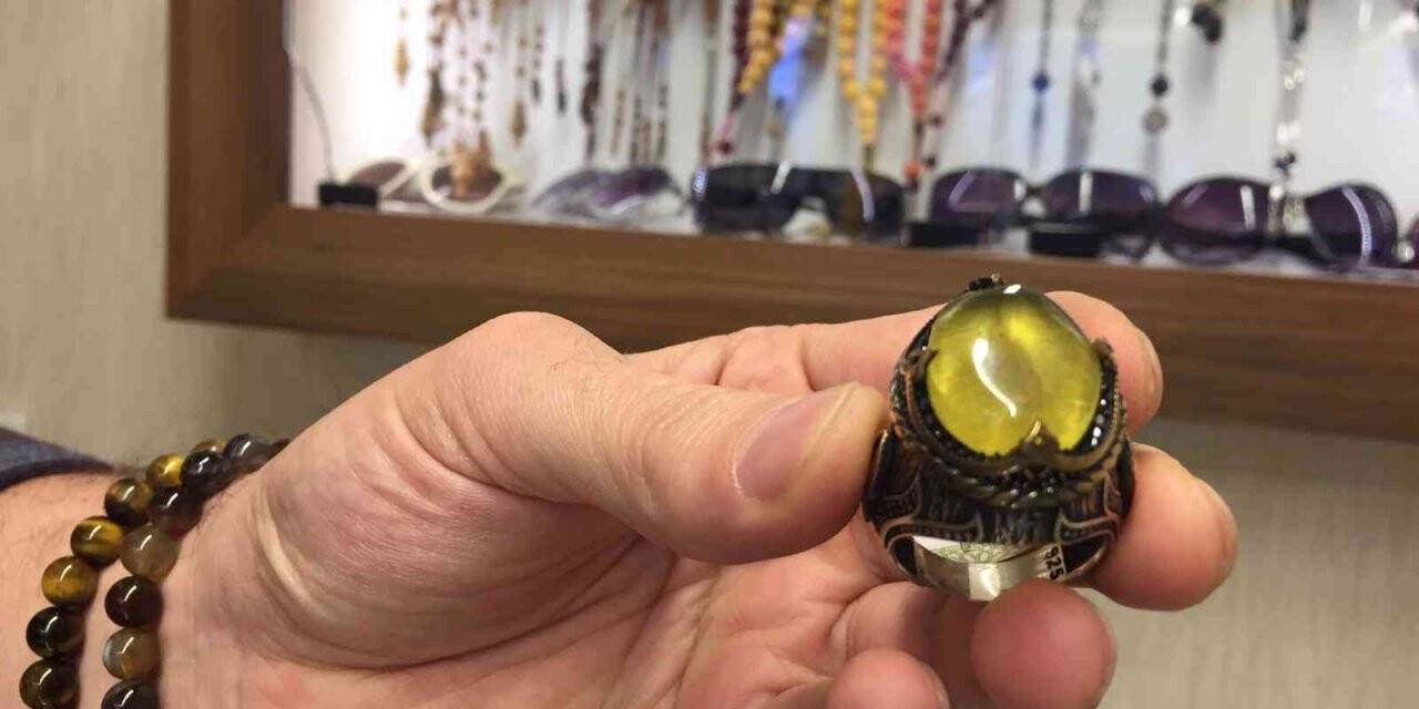 Şifa niyetine kehribar taşı