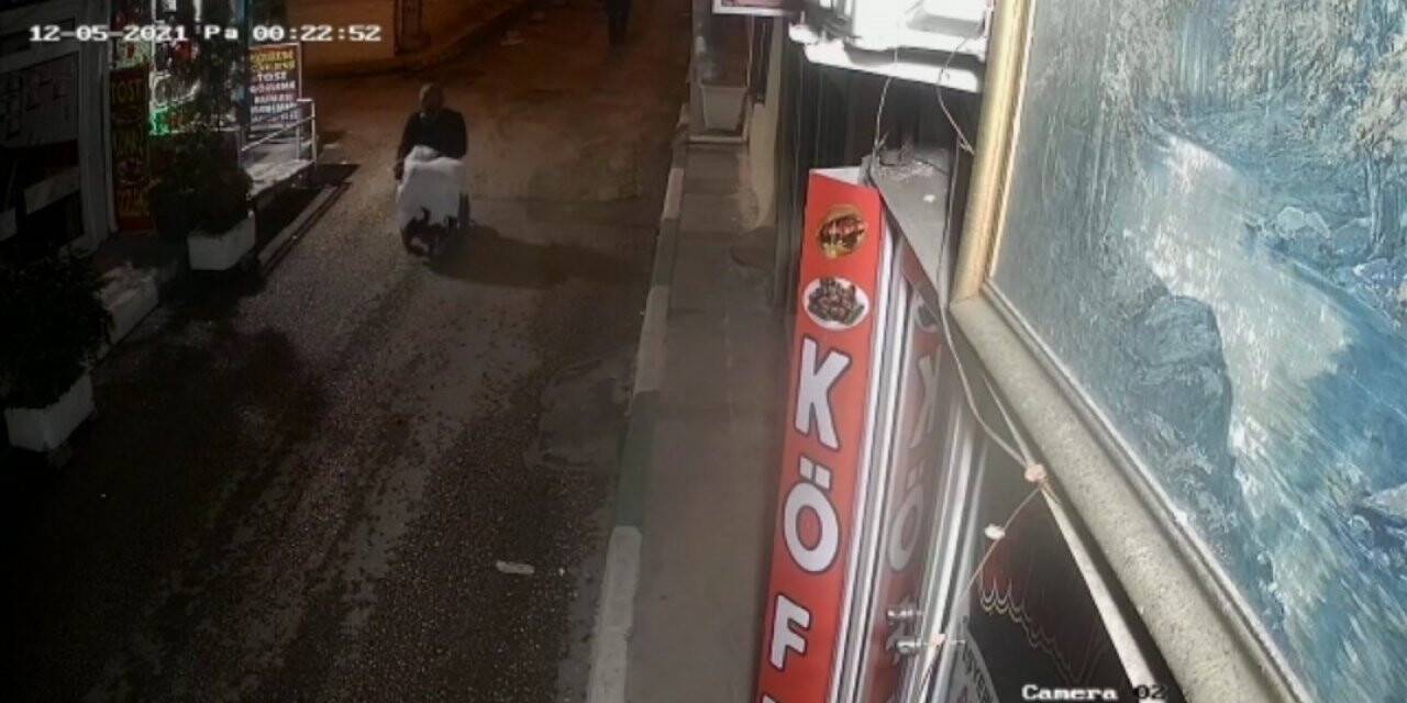 Engelli taklidi yapıp akülü sandalyeyi çaldı