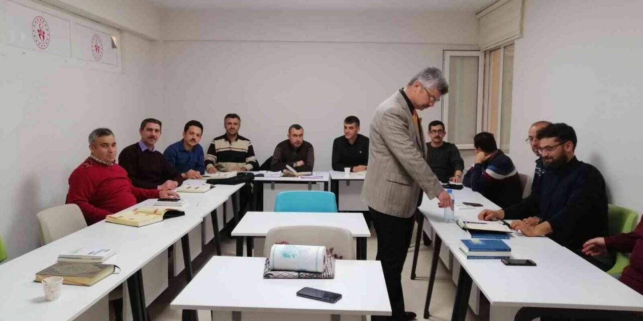 Şuhut’ta din görevlilerine Kur’an-ı Kerim’i Güzel Okuma Kursu
