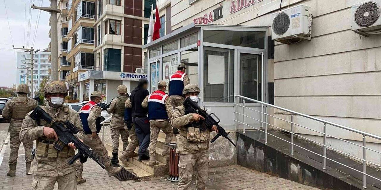Diyarbakır’da 12 ayrı dosyası, 49 yıl kesinleşmiş cezası olan şüpheli yakalandı