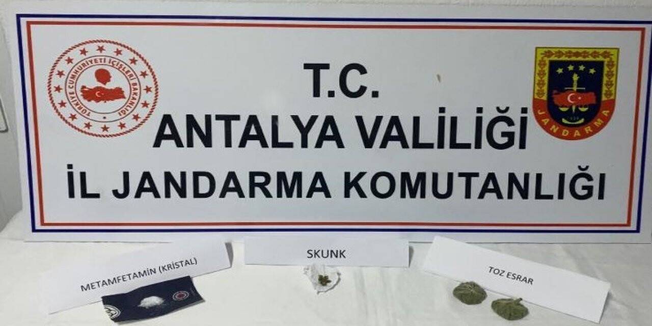 Şüpheli şahısların olduğu araçtan uyuşturucu çıktı