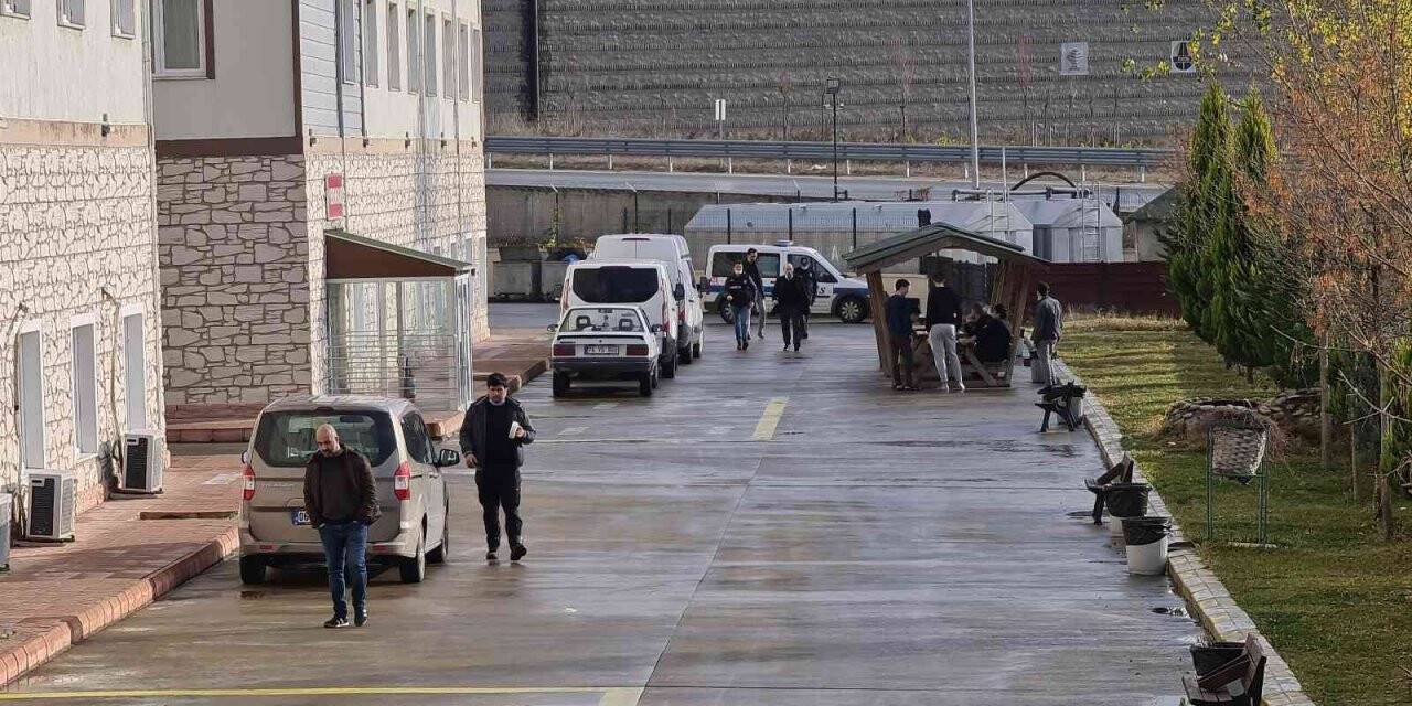 8. kattan düşen temizlik görevlisi hayatını kaybetti