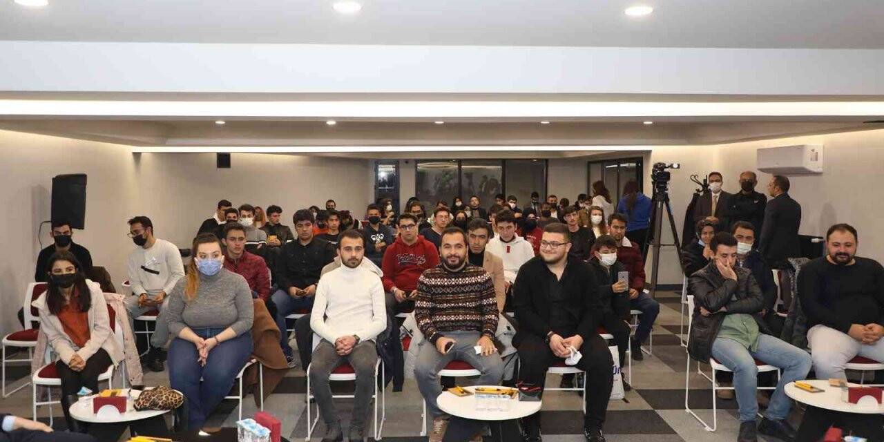Talas’ta ‘Gençlerle Kitap Sohbetleri’ başladı