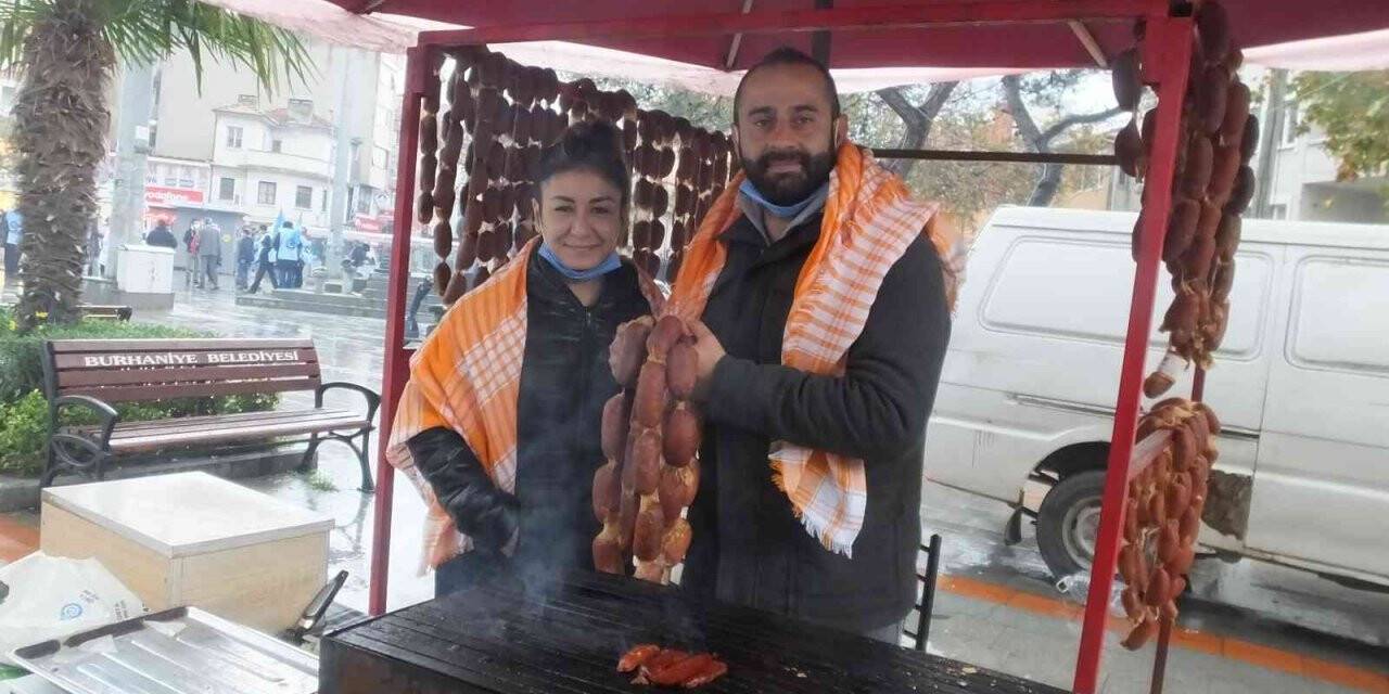 Burhaniye’de develerden önce sucukları geldi