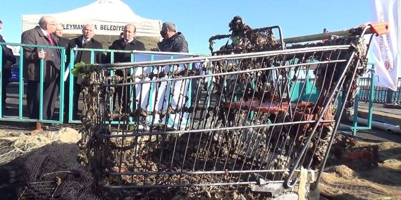 Tekirdağ’da pes dedirten görüntü: Denizden market arabası çıktı