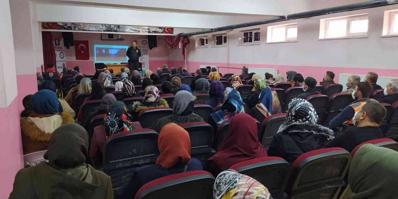 Akdağmadeni ilçesinde en iyi Narkotik Polisi Anne ve KADES semineri yapıldı