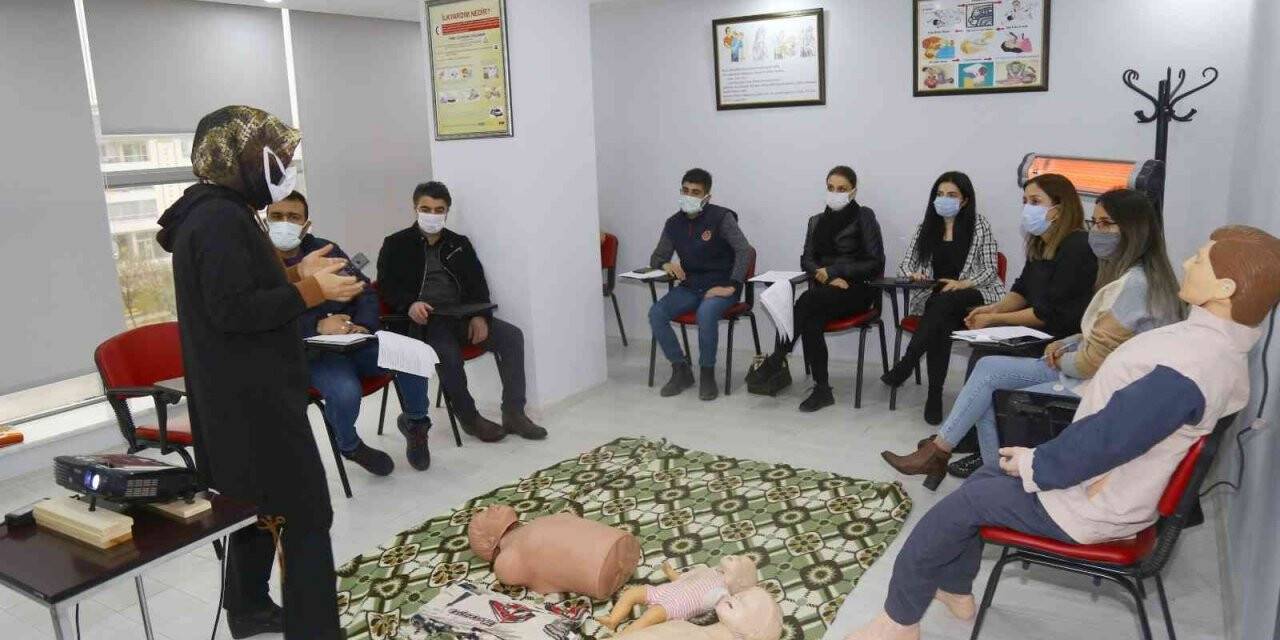 Belediye çalışanlarına ilk yardım eğitimi verildi