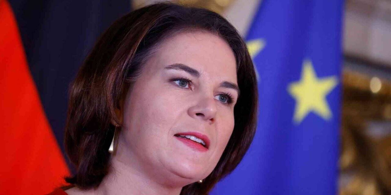 Almanya Dışişleri Bakanı Baerbock: "Rusya, Ukrayna devletinin yeniden ihlalinde yüksek siyasi ve ekonomik bedel ödeyecek"