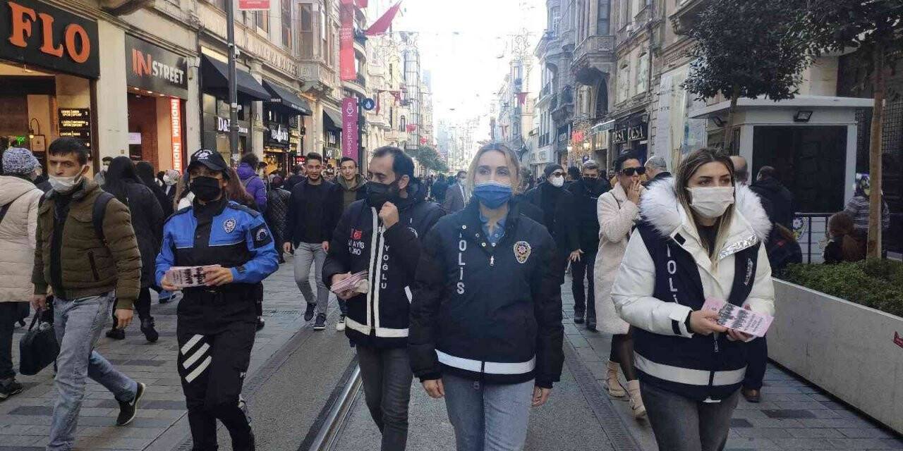 Beyoğlu polisi Taksim’de KADES uygulamasını tanıttı