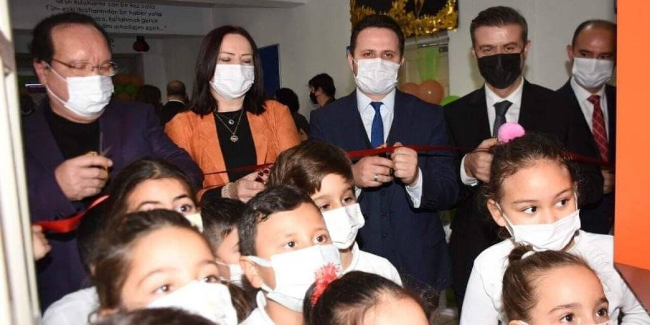 Hayırsever vatandaştan Atatürk İlkokulu’na kütüphane desteği