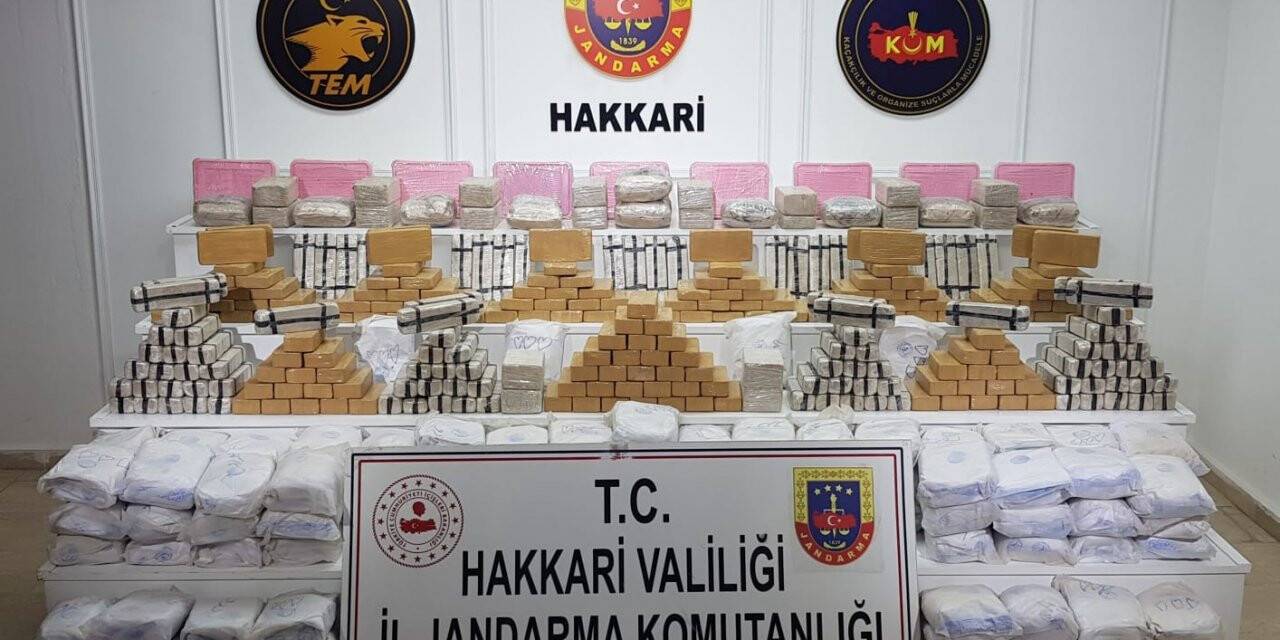 Yüksekova’da araziye gizlenmiş 270 kilo eroin ve 25 kilo metamfetamin ele geçirildi