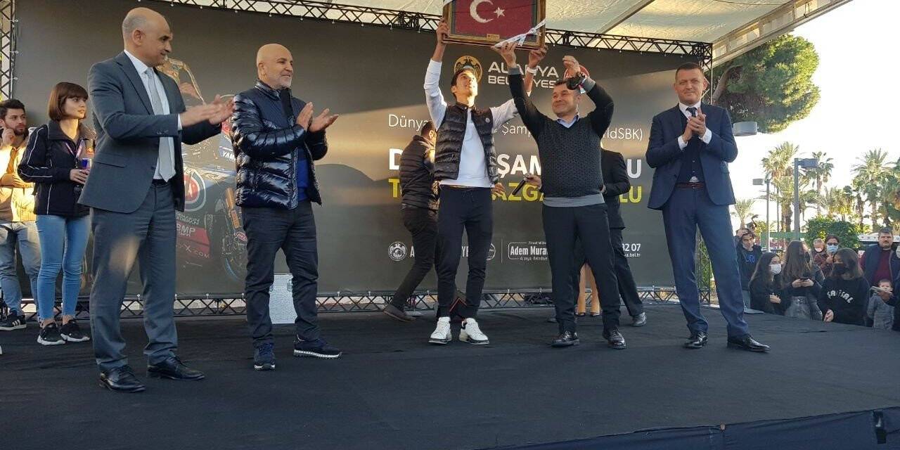 Dünya şampiyonu Razgatlıoğlu’na Alanya’da görkemli karşılama