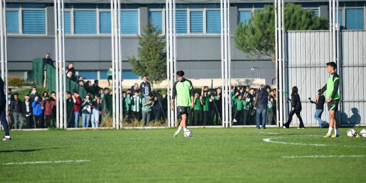 Bursaspor taraftara açık antrenman gerçekleştirdi