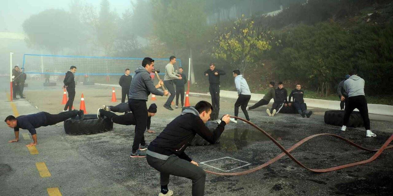 Yeni itfaiye erleri ilk eğitimlerini gerçekleştirdi
