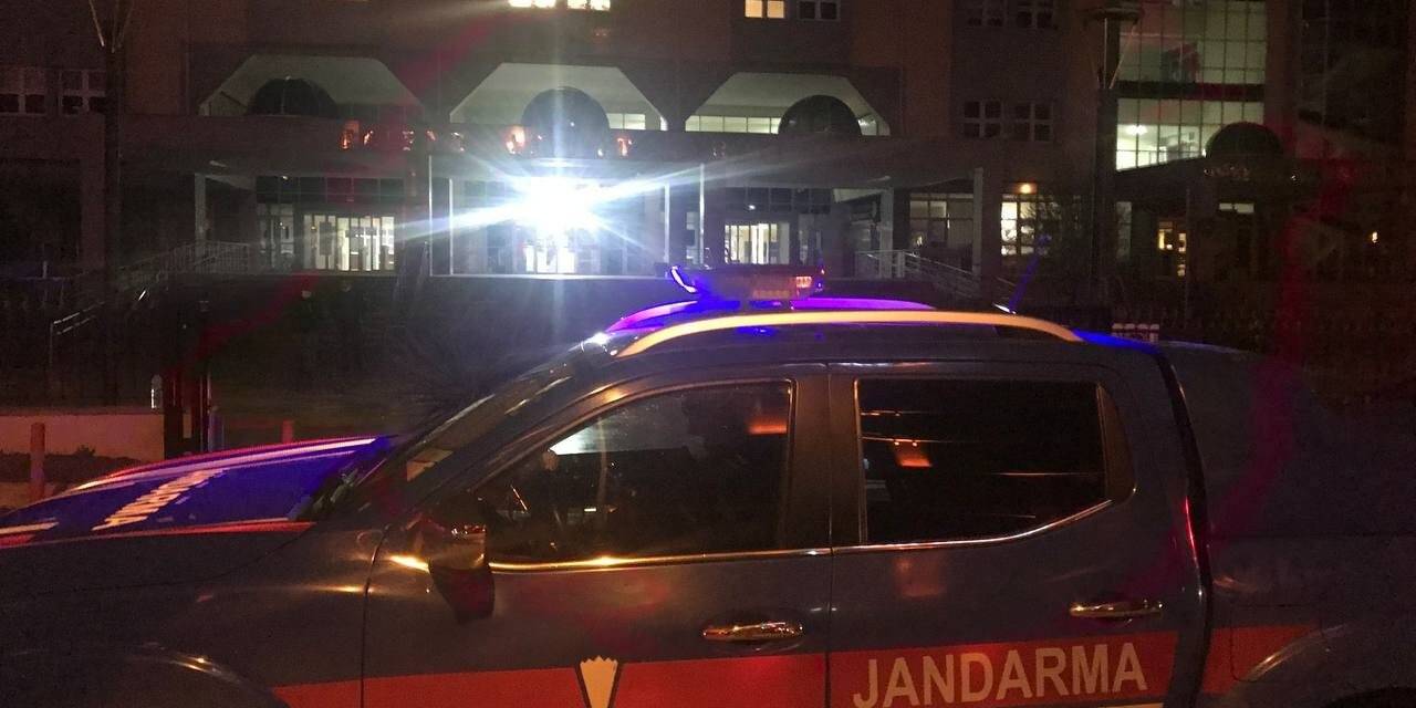 Askeri bölgede yakalanan Yunan polis ile kız arkadaşının yurt dışı yasağı kaldırıldı