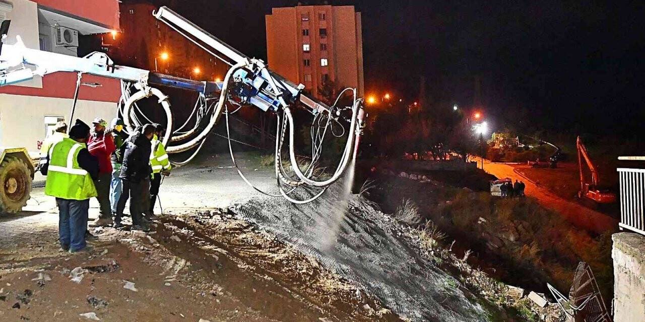 Narlıdere’de çöken istinat duvarına güvenlik önlemi