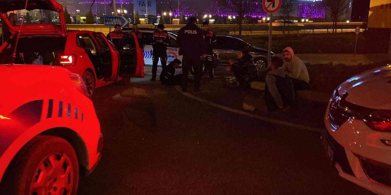 Polisin ’dur’ ihtarına uymayıp 30 kilometre kaçtı, polis aracına vurarak durdu