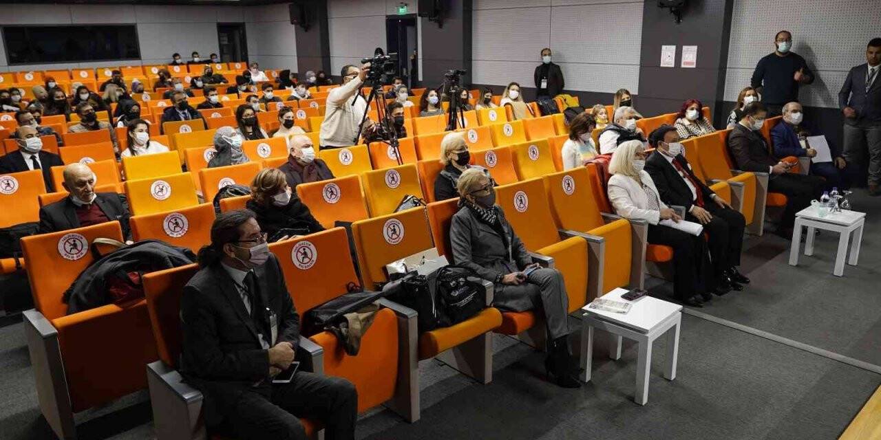 Prof. Dr. Çobanoğlu: "Aktarlar da diplomalı olmalı"