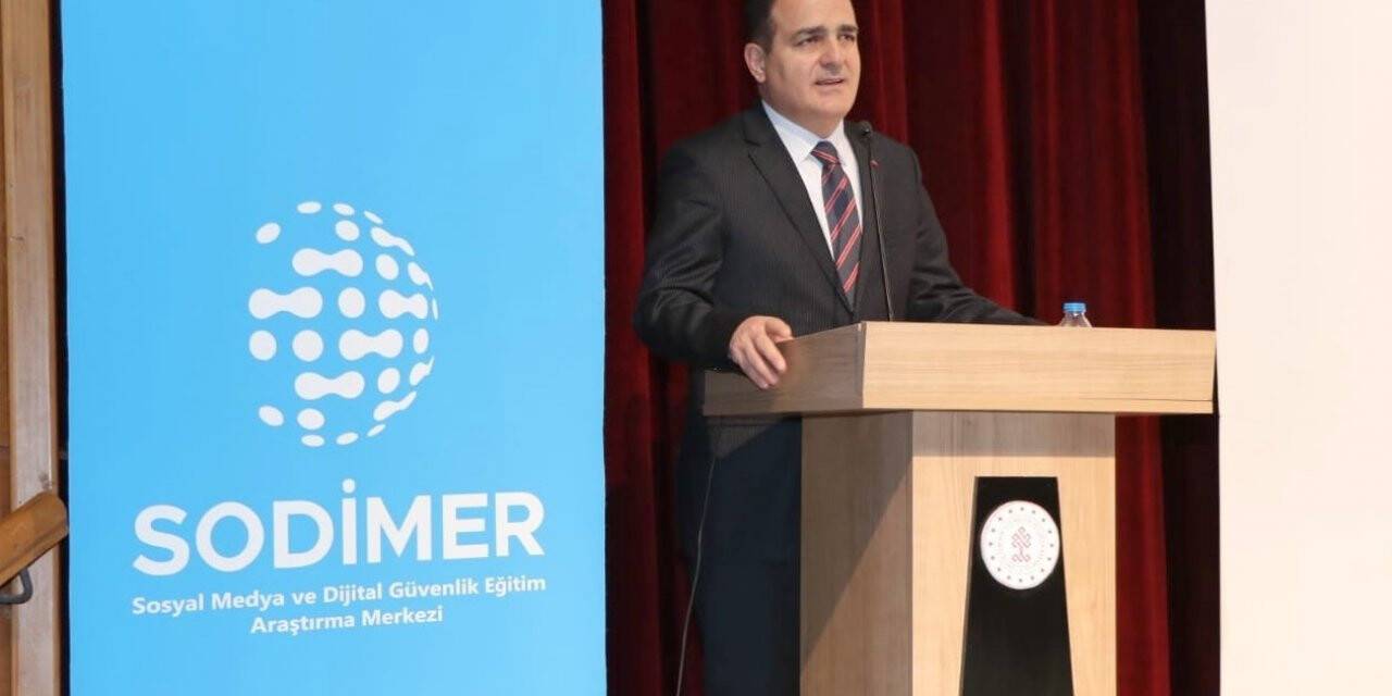 Hakkari’de ’21. Yüzyılda Öğretmen Olmak’ semineri