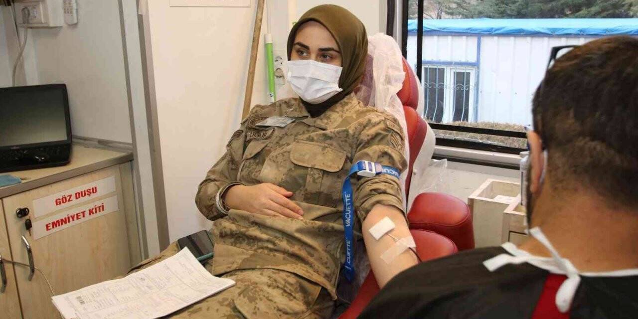 Jandarmadan kan bağışı