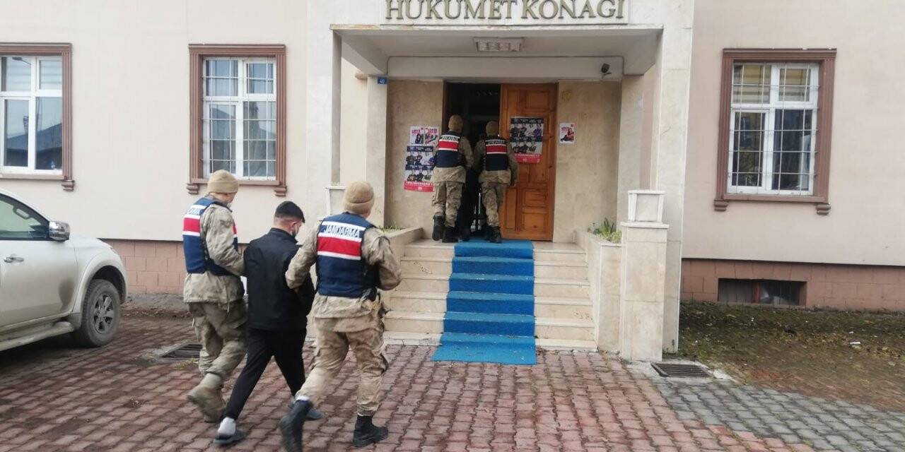 Hayvan hırsızları jandarmadan kaçamadı