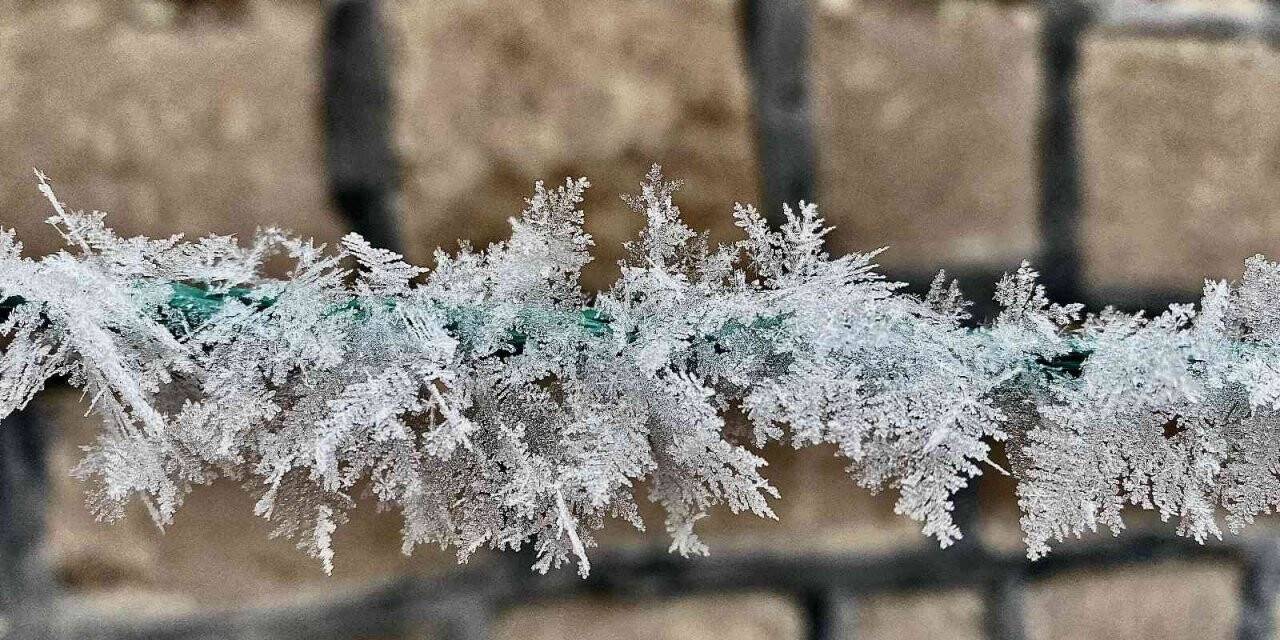 Ağrı dondurucu soğuklara teslim oldu