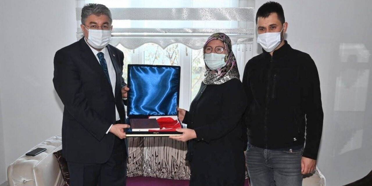 Vali Yılmaz: “Şehitlerimizin hatıralarını yaşatmak boynumuzun borcudur”