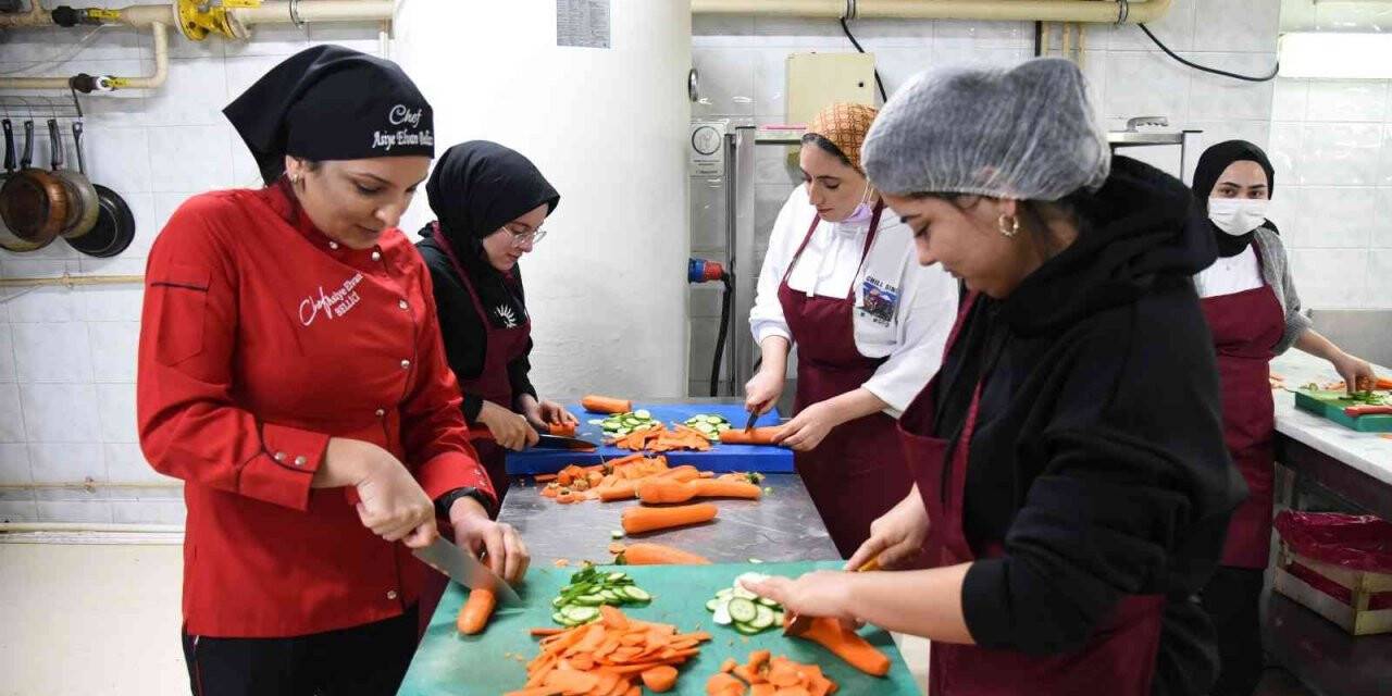 Yemek kursu yoğun ilgi görüyor