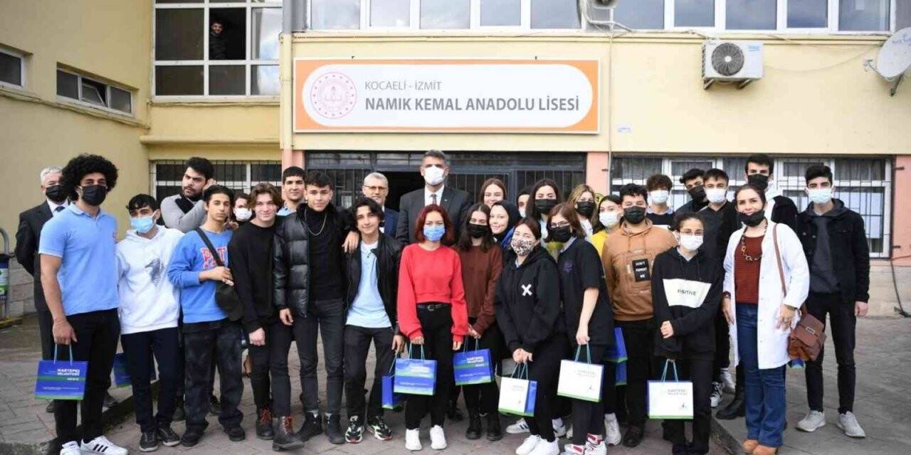 Başkan kocaman lise günlerine geri döndü