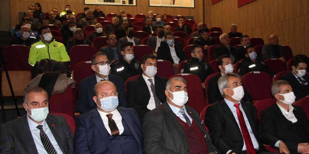 Batman İl Emniyet Müdürlüğü muhtarlarla sorumluluk alanı ve huzur toplantısı gerçekleştirdi
