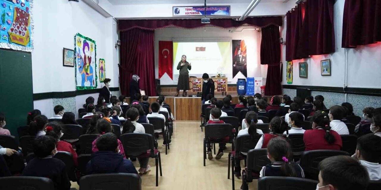 Keçiören Belediyesi öğrencilere geri dönüşümü anlattı