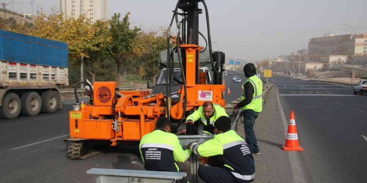 Şanlıurfa’da yollara ikaz lambası