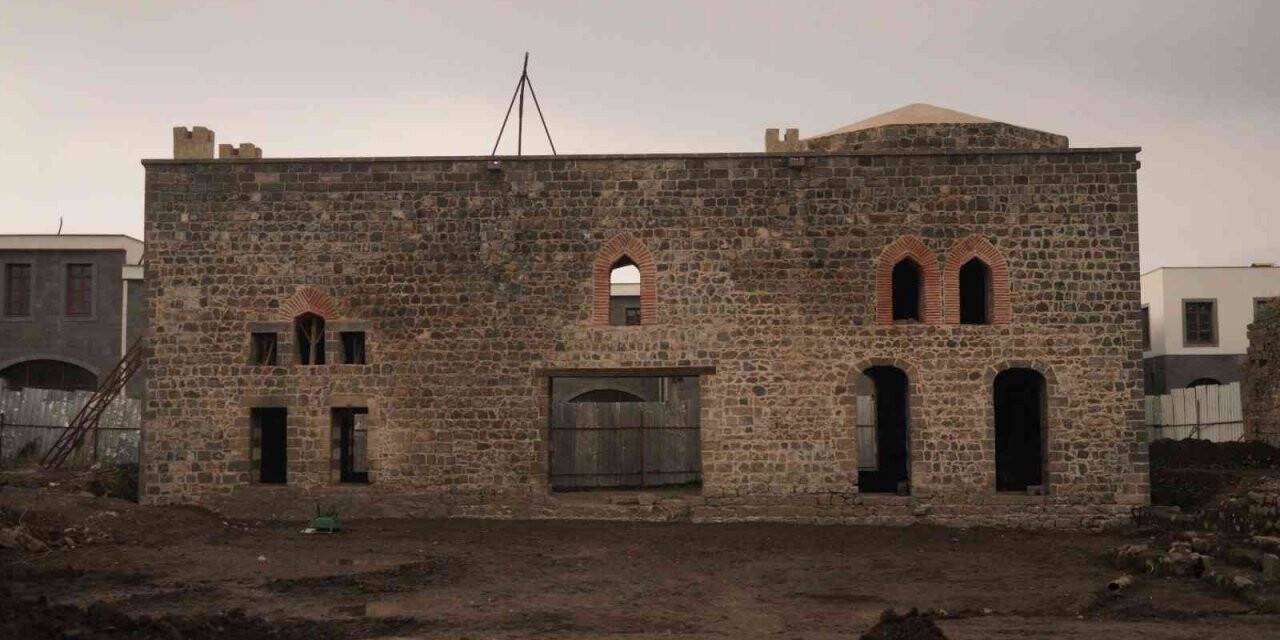 Diyarbakır’da tarihi yapıda su kuyusu ve künkler bulundu