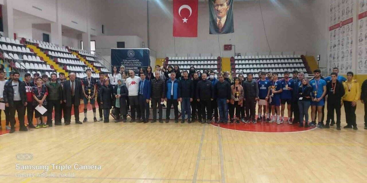 Elazığ’da badminton müsabakaları sona erdi