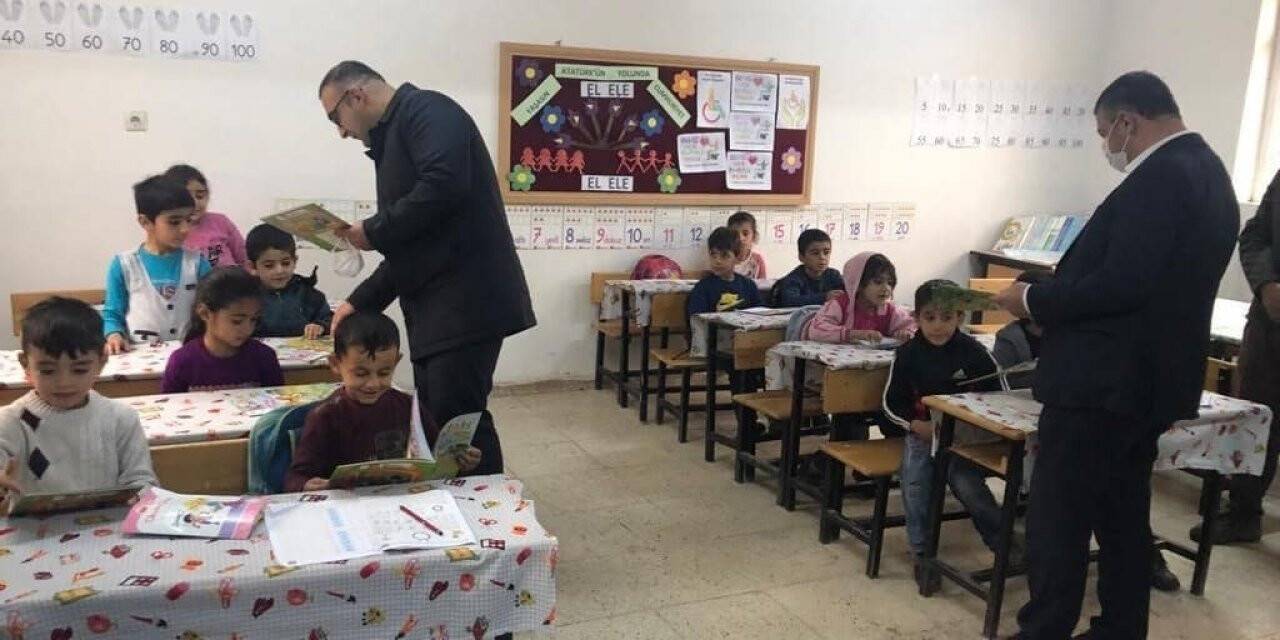 Şirvan Kaymakamı Hasar, köy okullarında öğrencilerle bir araya geldi