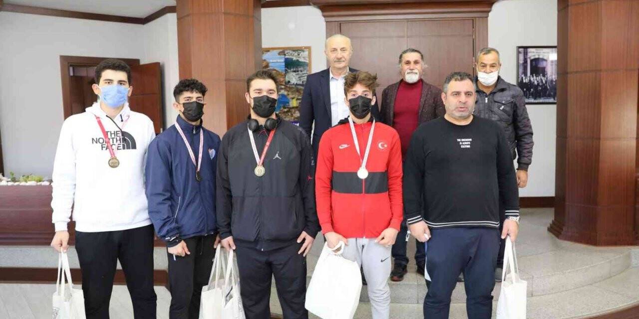 Başkan Atabay, Türkiye Şampiyonası’na katılacak Didimli boksörleri ağırladı