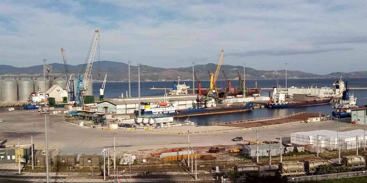 Hayvan yüklü gemi iki saatte tahliye edildi