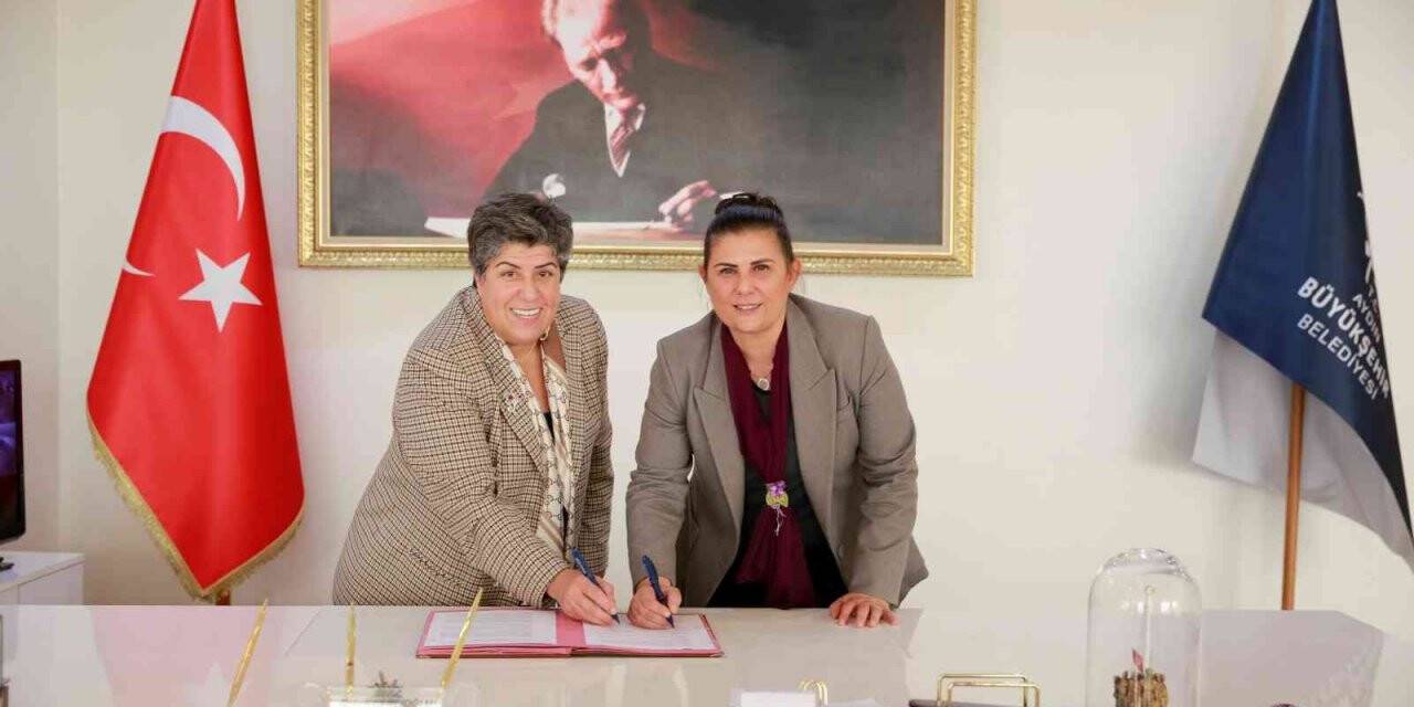 Türkiye Kadın Dernekleri Federasyonu Başkanı Güllü; “Başkan Çerçioğlu, Türkiye’de belediye başkanlığının en iyi örneklerinden birisi”