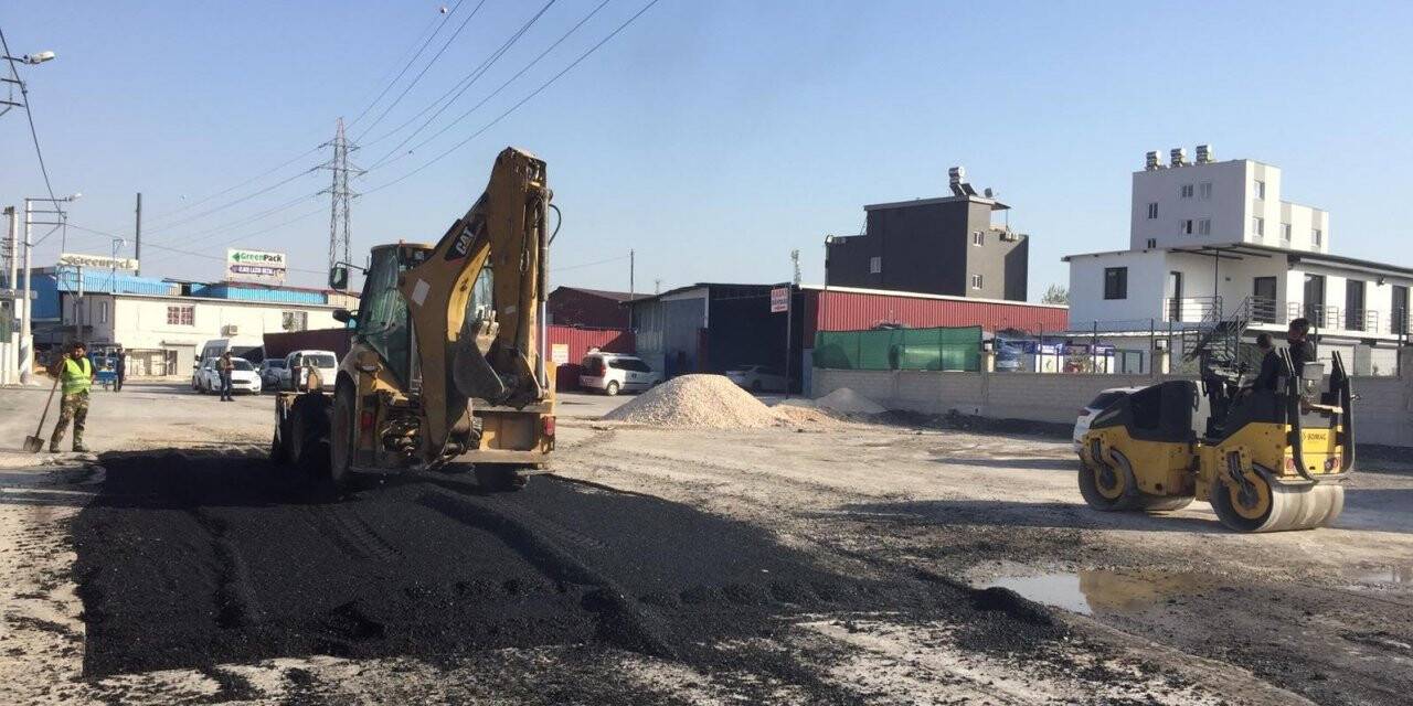 Akdeniz’de kaldırım ve asfalt çalışmaları sürüyor
