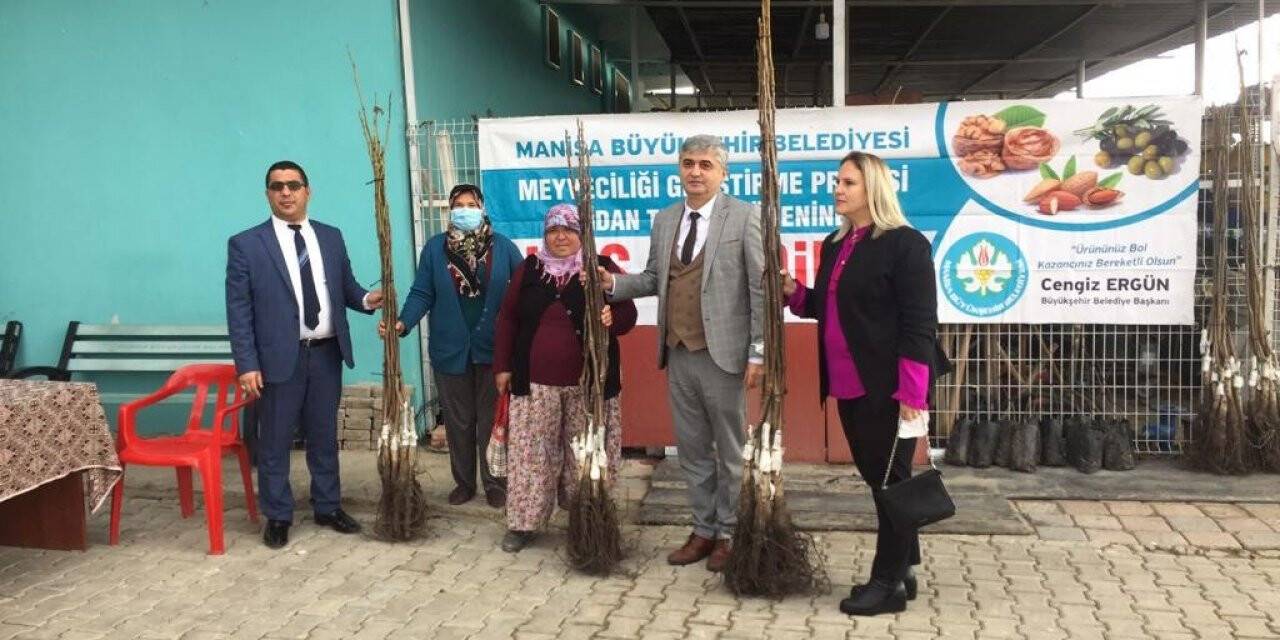 Köprübaşılı üreticiye 1100 meyve fidanı dağıtıldı