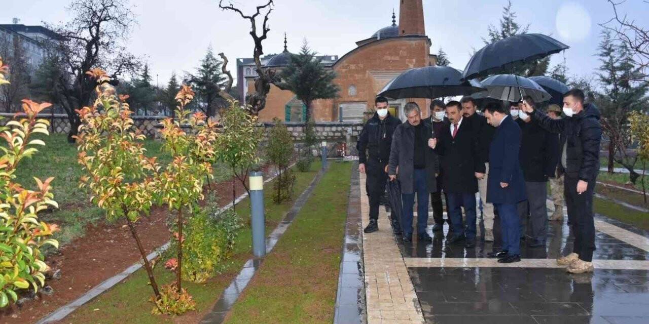 Siirt Valisi Hacıbektaşoğlu, Millet Bahçesinde çalışmaları inceledi