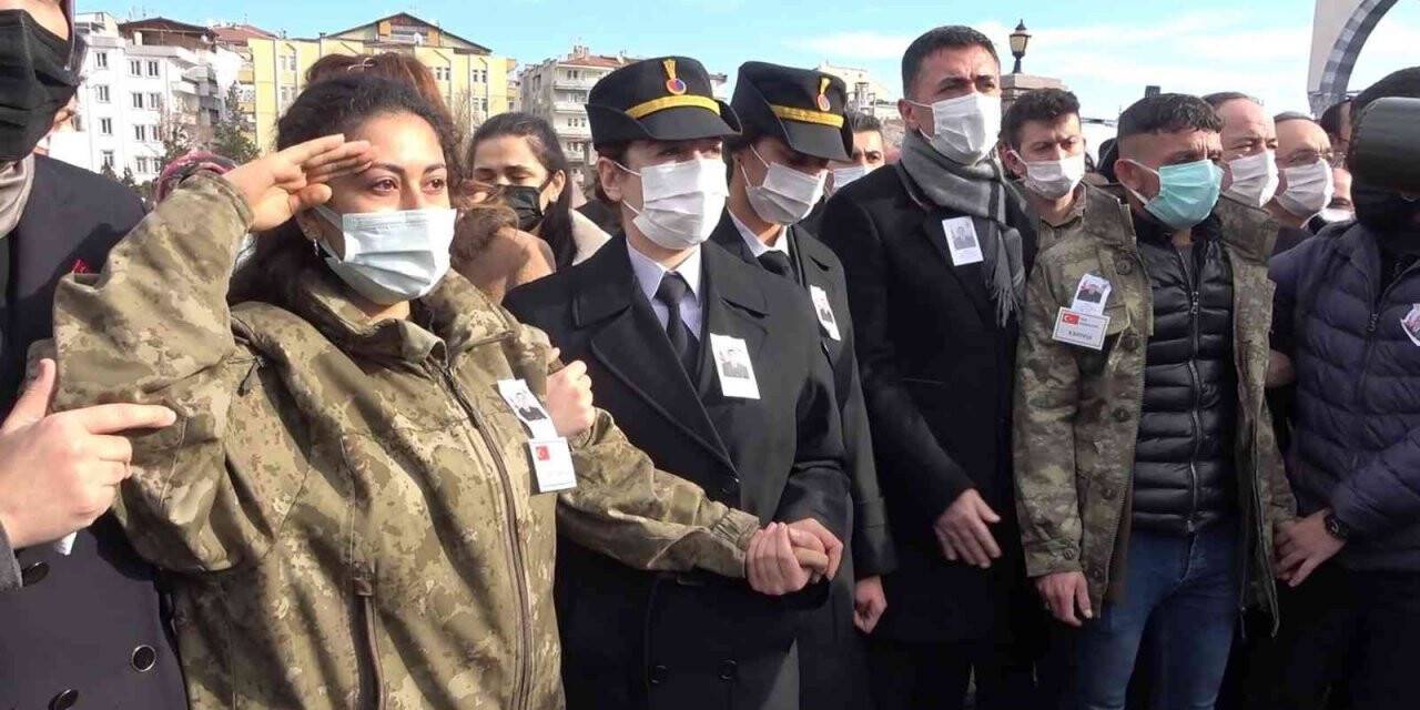 Şehit nişanlısının üniformasını giydi, asker selamıyla uğurladı