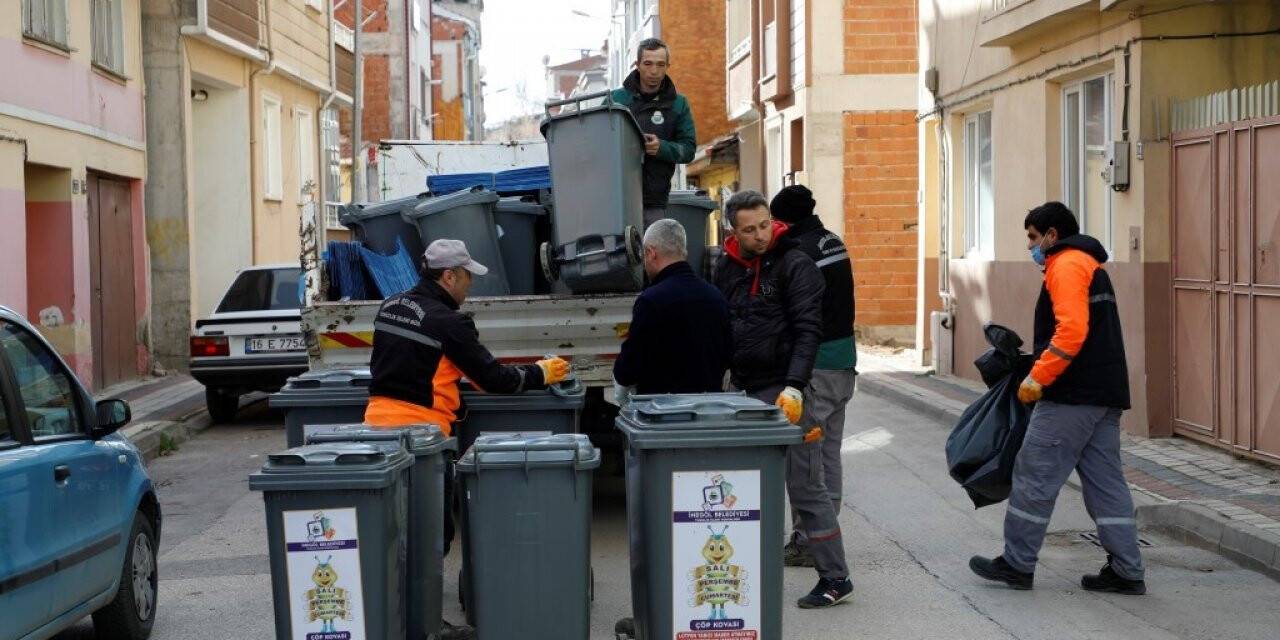 İnegöl’de her binaya çöp konteyneri dağıtılıyor