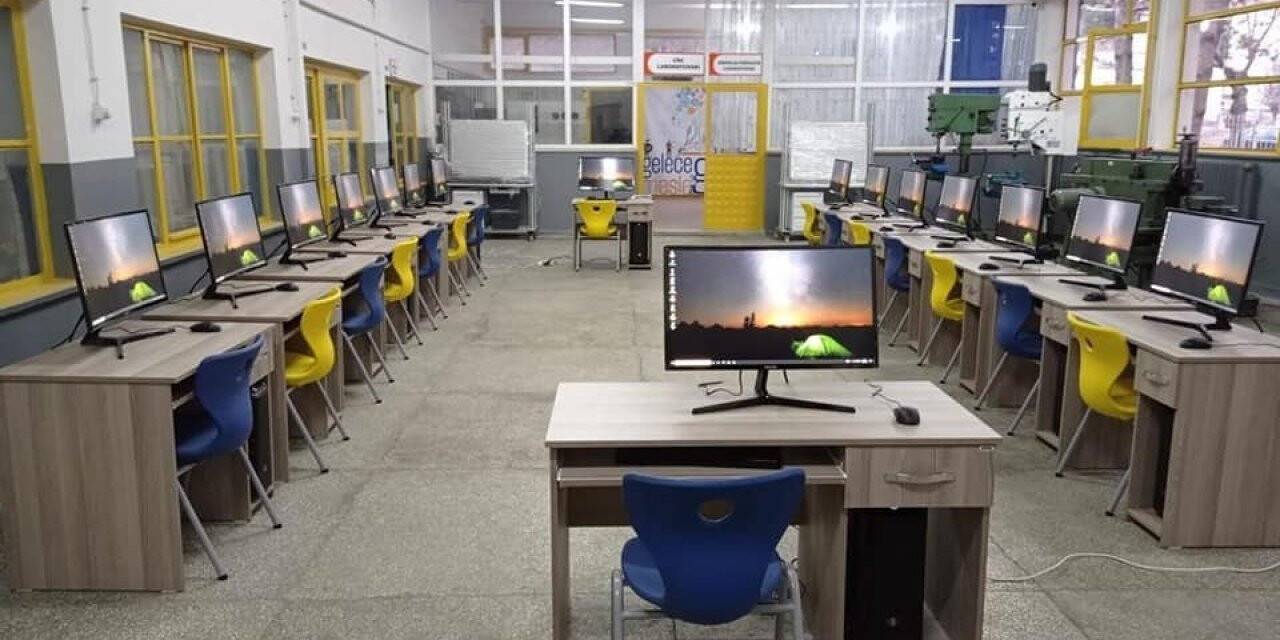 Meslek lisesi’ne CNC simülasyon ve hidrolik pnömatik laboratuvarı kuruldu